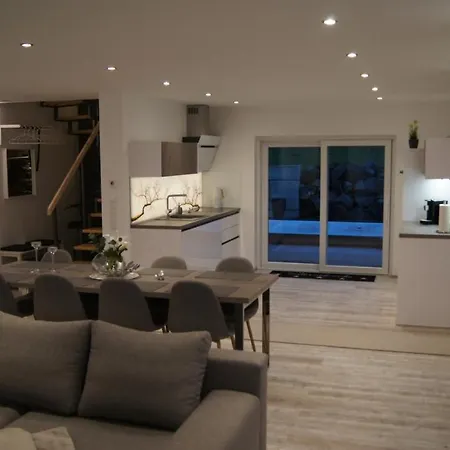 Apartament Maifeld *